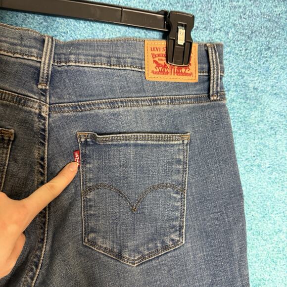 Levi's Jeans Women's Size 30 Blue Denim Mid Rise Slimming Straight - Picture 9 of 16